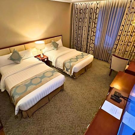 נגה The Avenue Plaza Hotel מראה חיצוני תמונה
