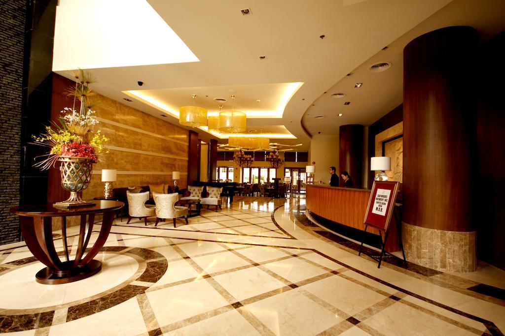 נגה The Avenue Plaza Hotel מראה חיצוני תמונה