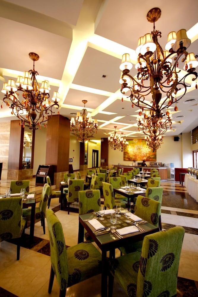 נגה The Avenue Plaza Hotel מראה חיצוני תמונה
