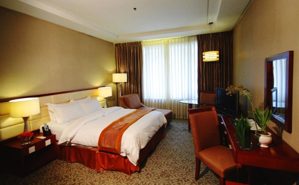 נגה The Avenue Plaza Hotel מראה חיצוני תמונה