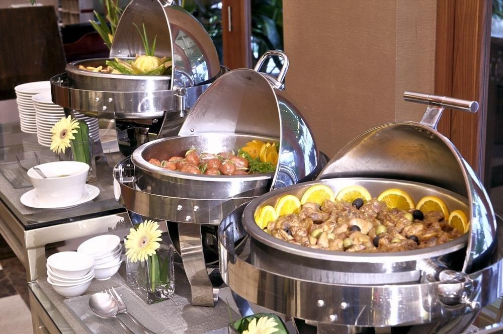נגה The Avenue Plaza Hotel מראה חיצוני תמונה
