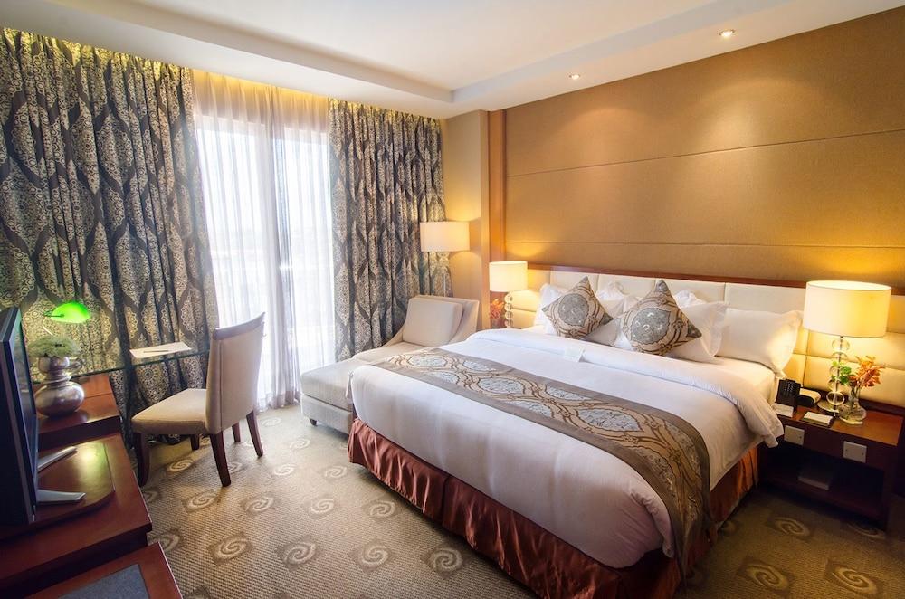 נגה The Avenue Plaza Hotel מראה חיצוני תמונה