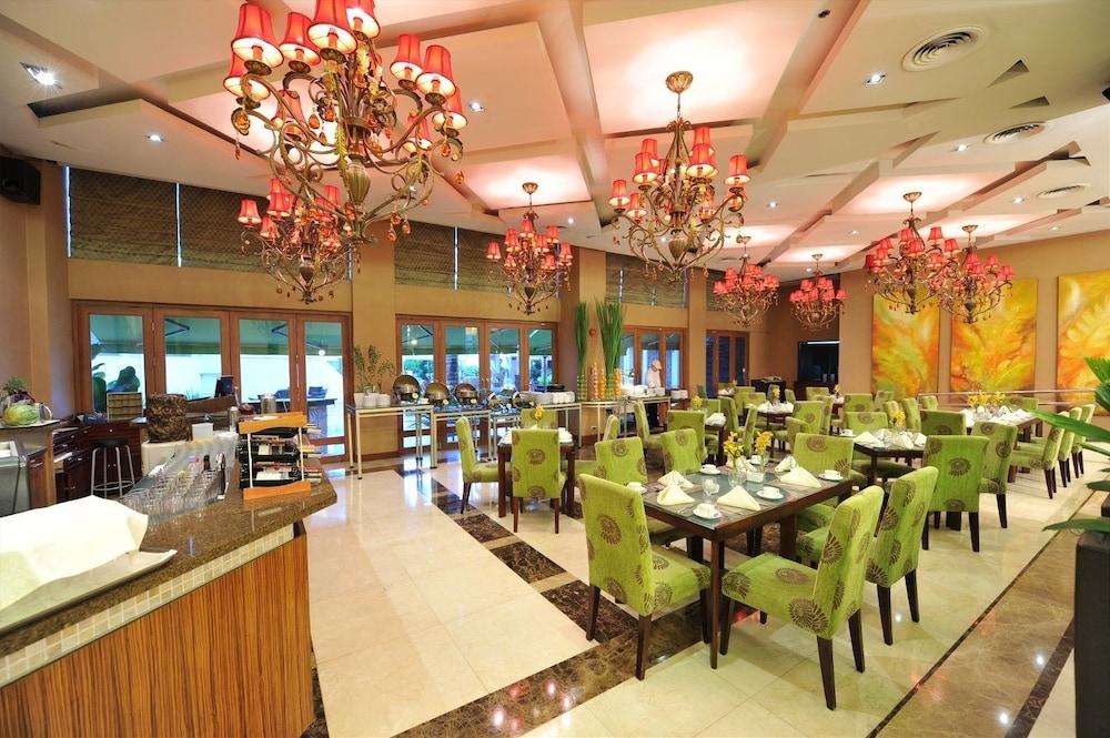 נגה The Avenue Plaza Hotel מראה חיצוני תמונה