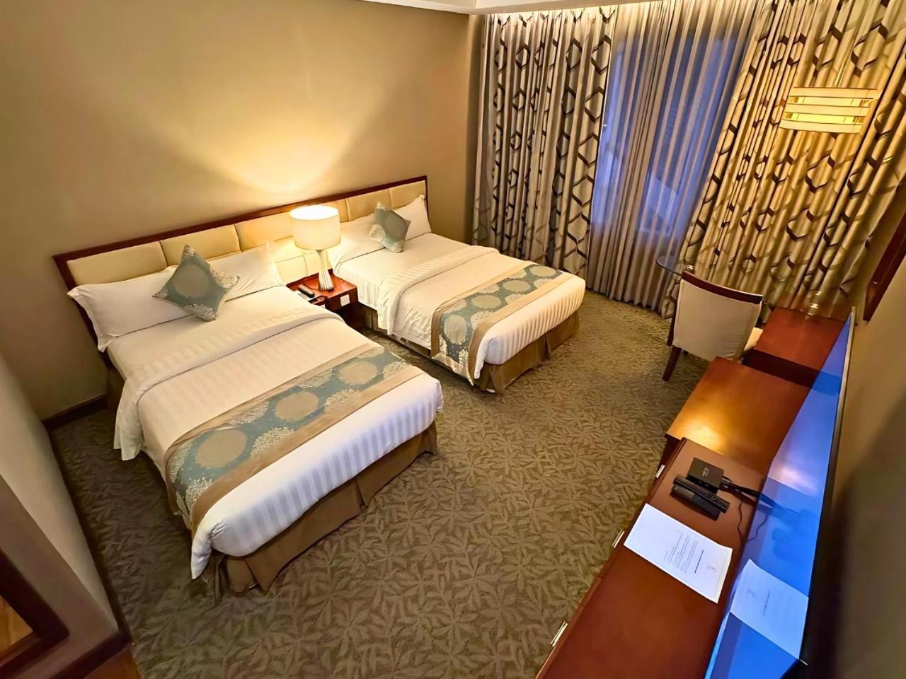 נגה The Avenue Plaza Hotel מראה חיצוני תמונה