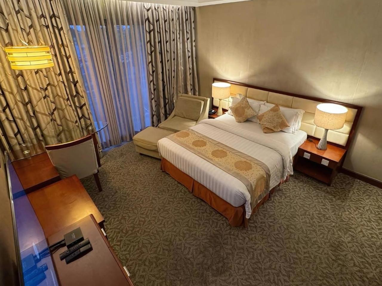 נגה The Avenue Plaza Hotel מראה חיצוני תמונה