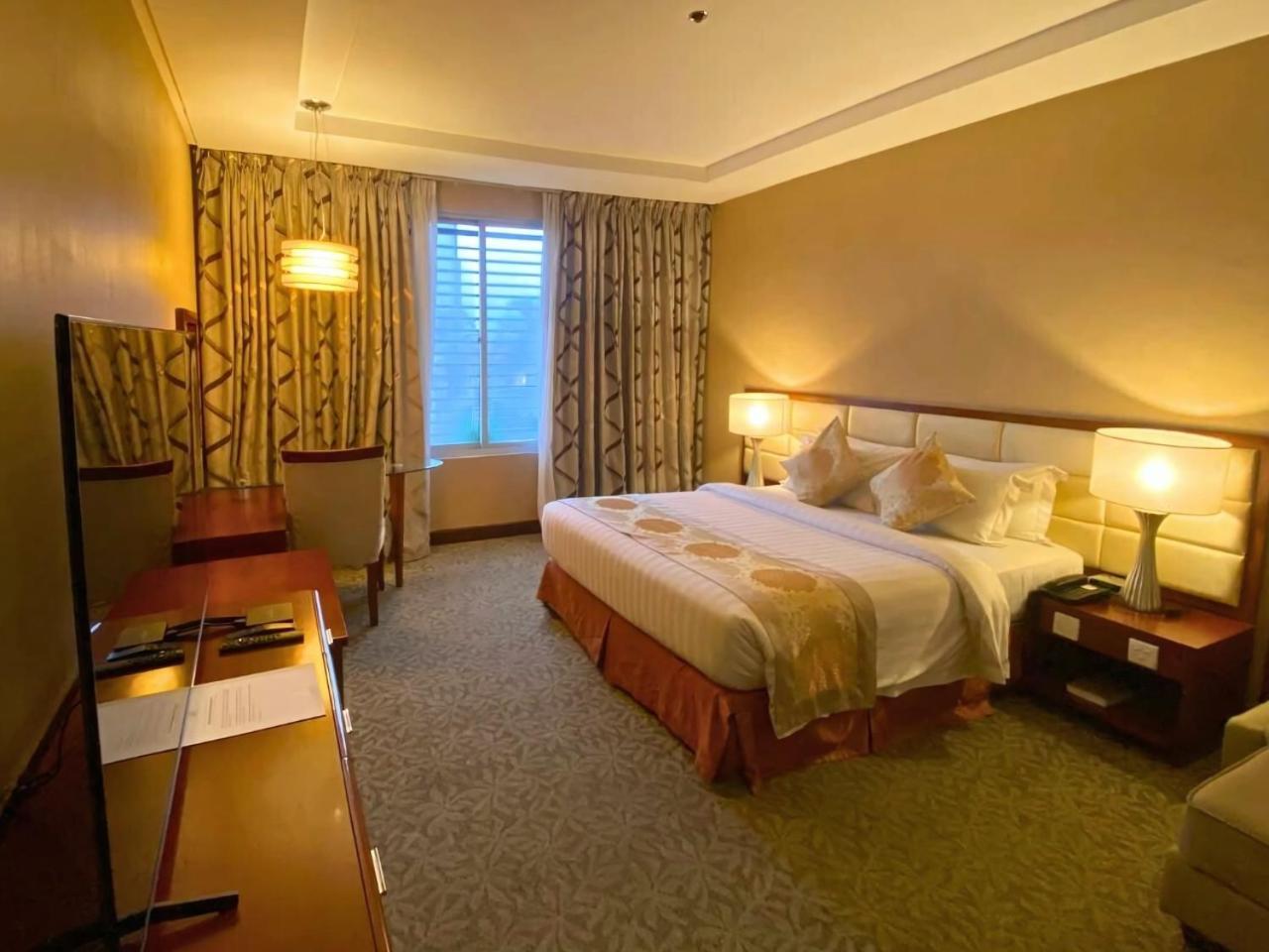 נגה The Avenue Plaza Hotel מראה חיצוני תמונה
