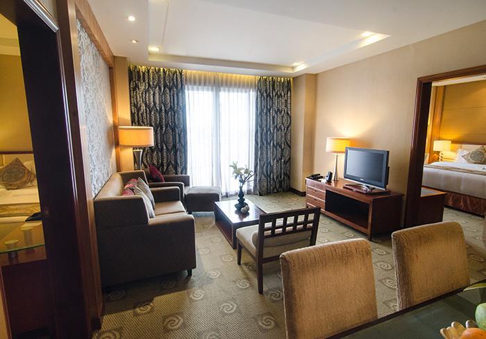 נגה The Avenue Plaza Hotel מראה חיצוני תמונה