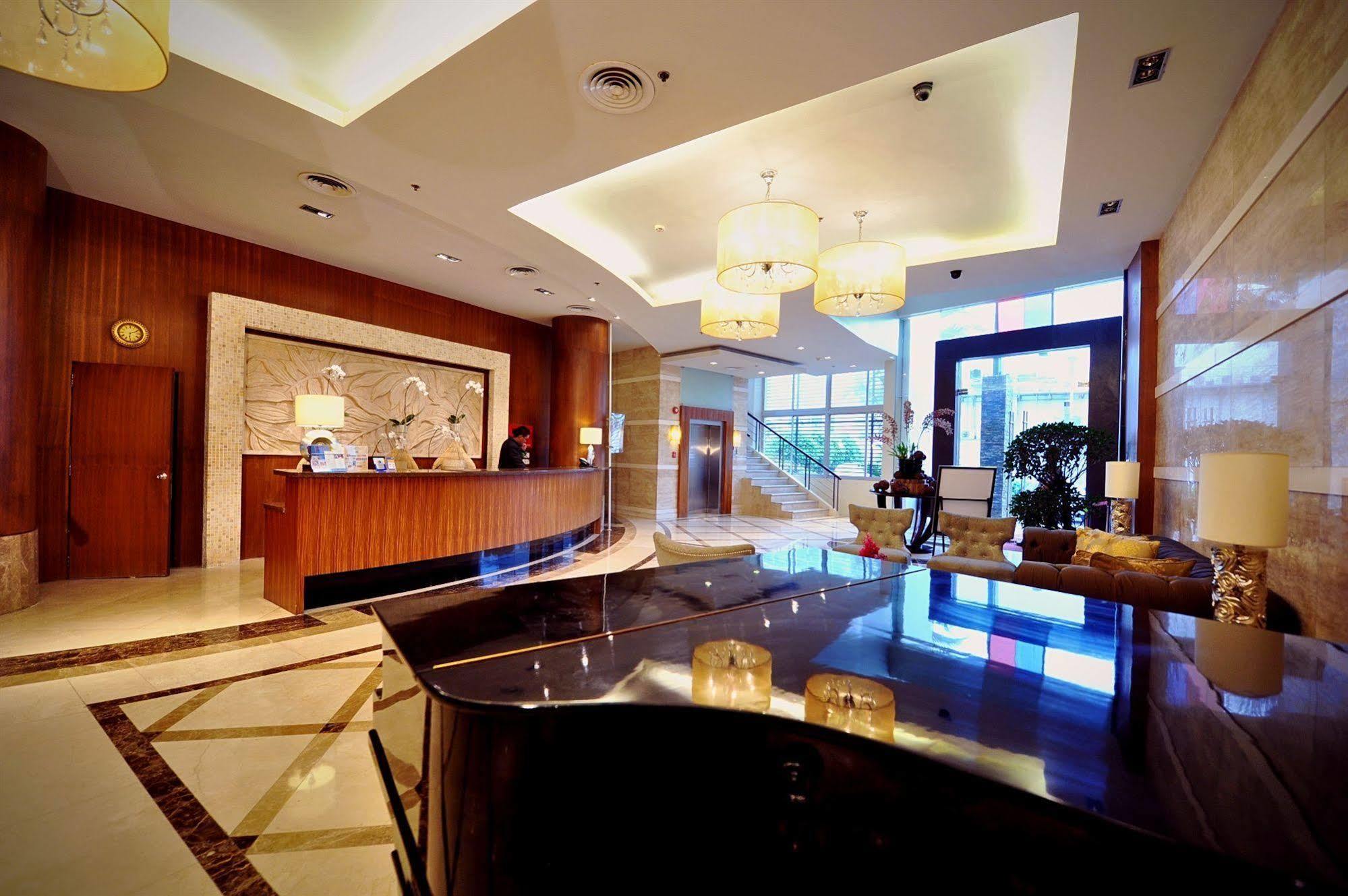 נגה The Avenue Plaza Hotel מראה חיצוני תמונה