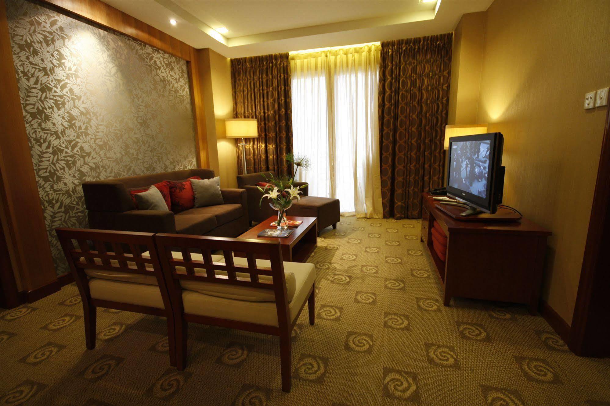 נגה The Avenue Plaza Hotel מראה חיצוני תמונה
